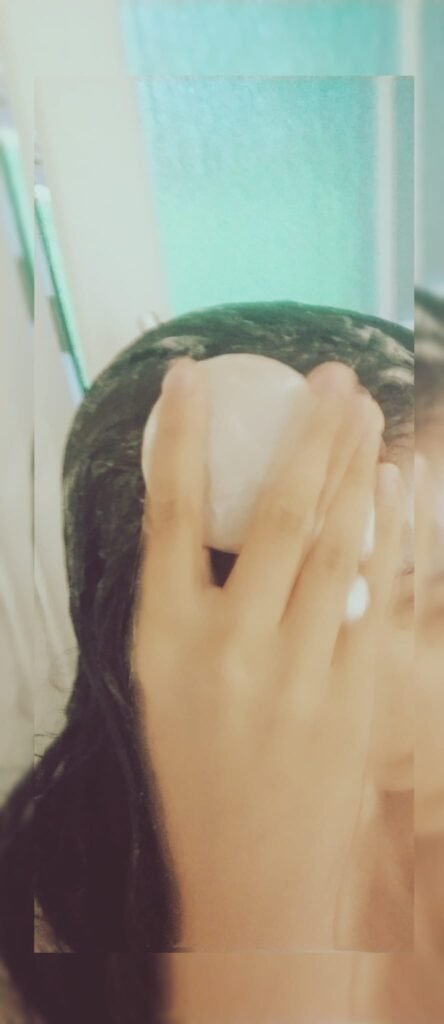 mousse sur cheveux shampoing solide 